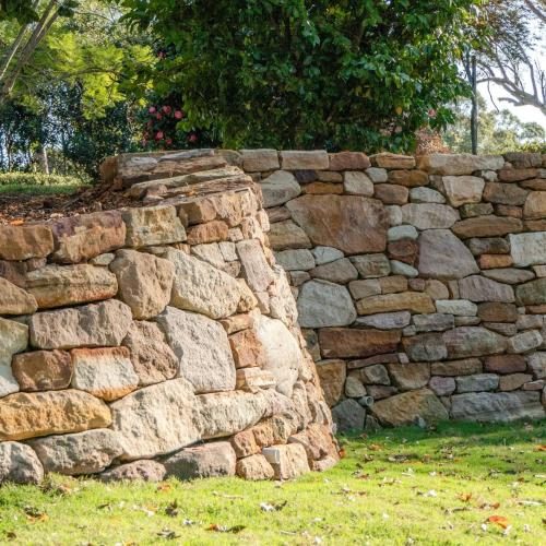 a sandstone retaining wall built by Now & Zen in Leura